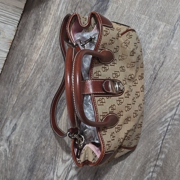 EUC Dooney & Bourke Signature handbag/ crossbody monogramed brown/Tan - Picture 7 of 14